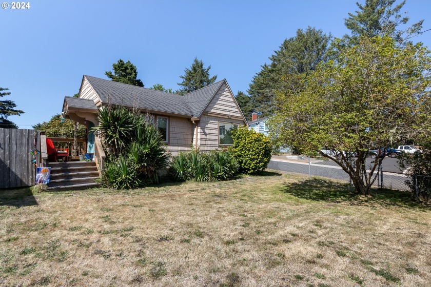 Welcome to your coastal retreat in Lincoln City! This charming - Beach Home for sale in Lincoln City, Oregon on Beachhouse.com