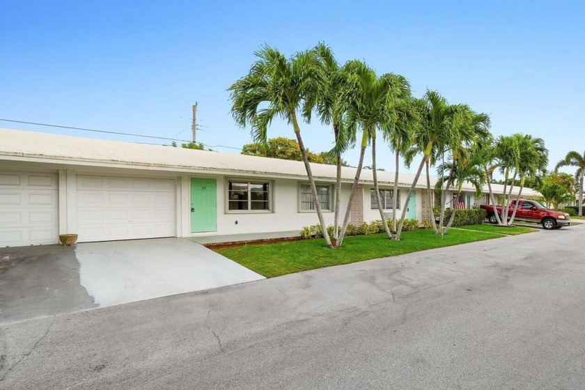 YOU'LL LOVE WHERE YOU LIVE! Pack your toothbrush, bathing suit - Beach Home for sale in Lantana, Florida on Beachhouse.com