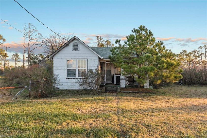 Investor/Builder special.  Renovate this Bungalow and build in - Beach Home for sale in Poquoson, Virginia on Beachhouse.com