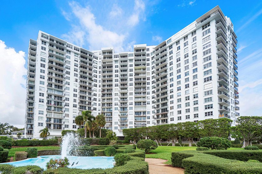 RENOVATOR'S DREAM on prestigious Flagler Drive - a rare - Beach Condo for sale in West Palm Beach, Florida on Beachhouse.com