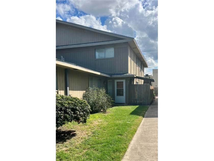 Check out this charmer! This Lakewood Village 2 bedroom, 1.5 - Beach Condo for sale in Corpus Christi, Texas on Beachhouse.com