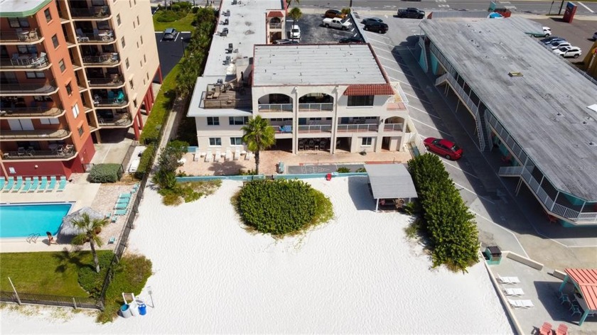 This gem on the beach is a great investment property. Get the - Beach Condo for sale in North Redington Beach, Florida on Beachhouse.com