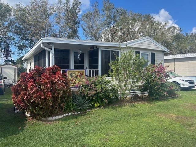 Enchanting 2 Bedroom, 1 Bath home in Active 55+ Community - Beach Home for sale in Ruskin, Florida on Beachhouse.com