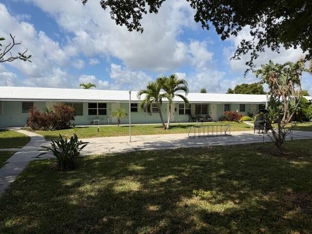 Come live comfortably in the heart of Lighthouse Point in this - Beach Condo for sale in Lighthouse Point, Florida on Beachhouse.com