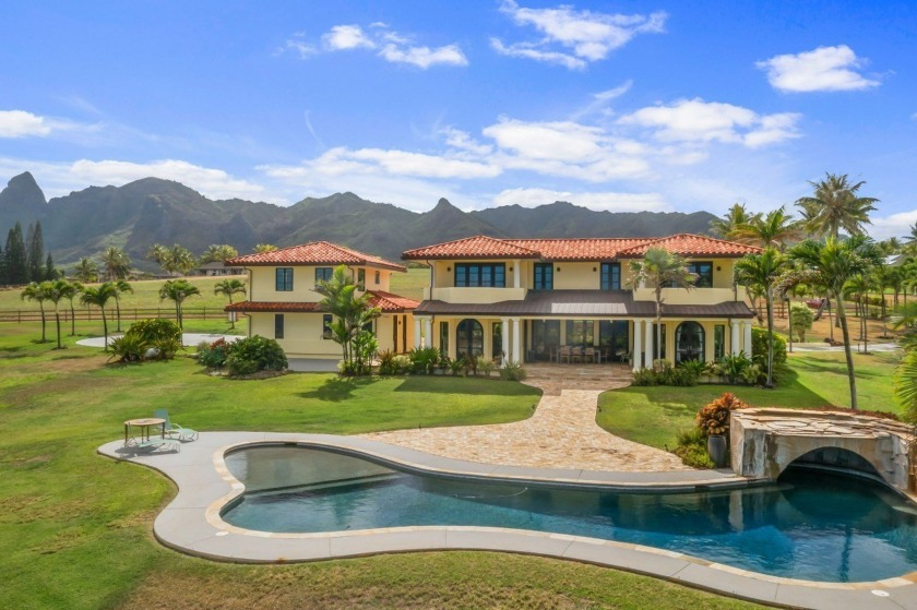 It is extremely rare that a 4.6 acre ocean bluff estate on the - Beach Home for sale in Anahola, Hawaii on Beachhouse.com