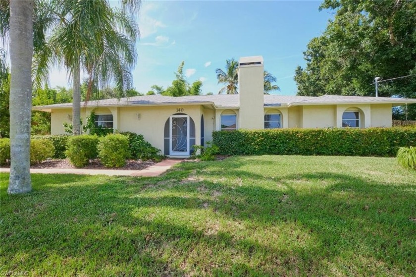 NOT IN A FLOOD ZONE! This 2 bedroom, 2 bath home sits on an - Beach Home for sale in Cape Coral, Florida on Beachhouse.com