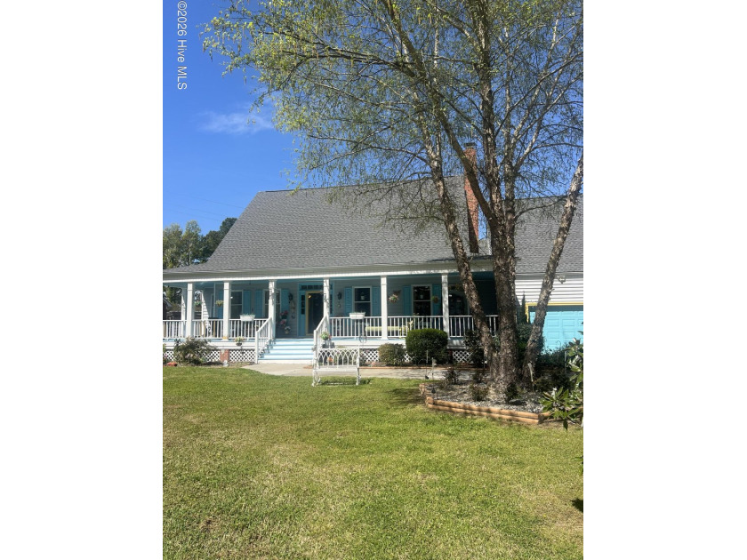 Wake up to Albemarle Sound views and end your day with the - Beach Home for sale in Edenton, North Carolina on Beachhouse.com
