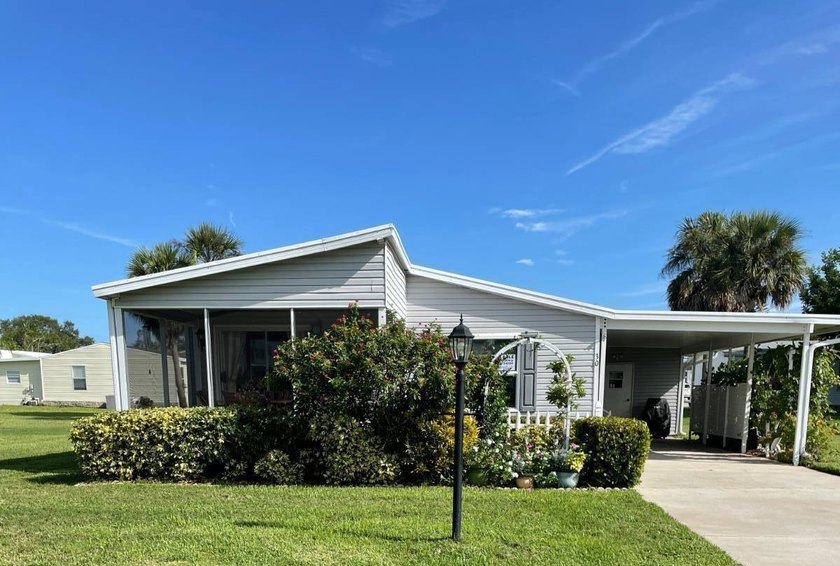 Beautiful 2-bedroom, 2-bath, Remodeled Manufactured Home in - Beach Home for sale in Sebastian, Florida on Beachhouse.com