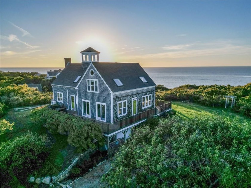 This remarkable post and beam home offers an idyllic blend of - Beach Home for sale in Block Island, Rhode Island on Beachhouse.com