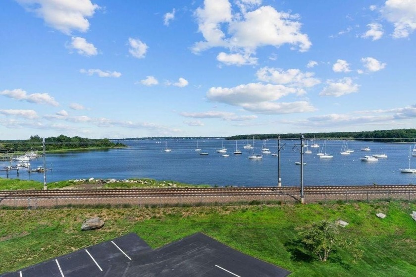 Charming condo overlooking Greenwich Bay! Discover the perfect - Beach Condo for sale in Warwick, Rhode Island on Beachhouse.com