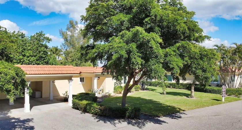 This spacious waterfront villa lives like a single-family home - Beach Condo for sale in Longboat Key, Florida on Beachhouse.com