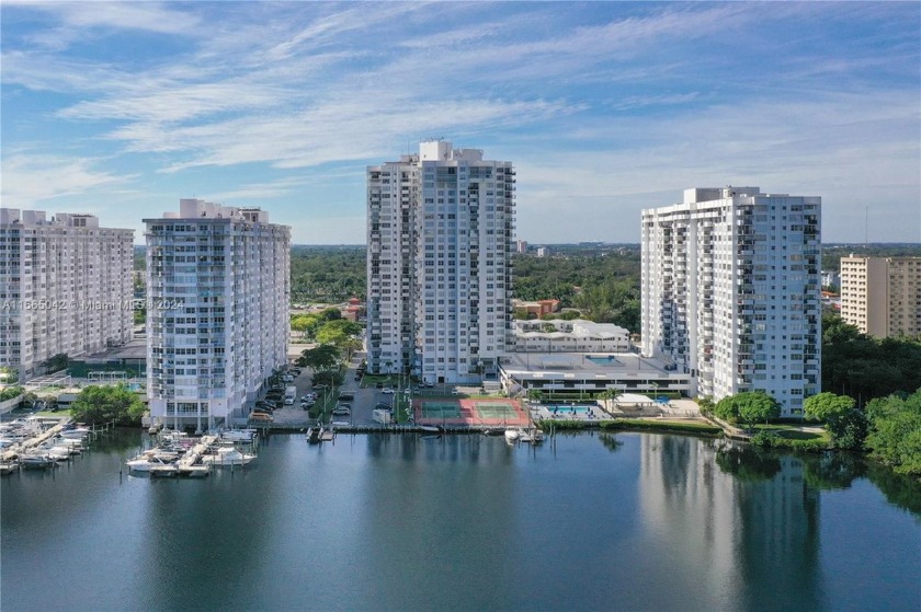 Stunning 2 Bed, 2 Bath Corner Unit with Spectacular Water Views!
 - Beach Condo for sale in Aventura, Florida on Beachhouse.com