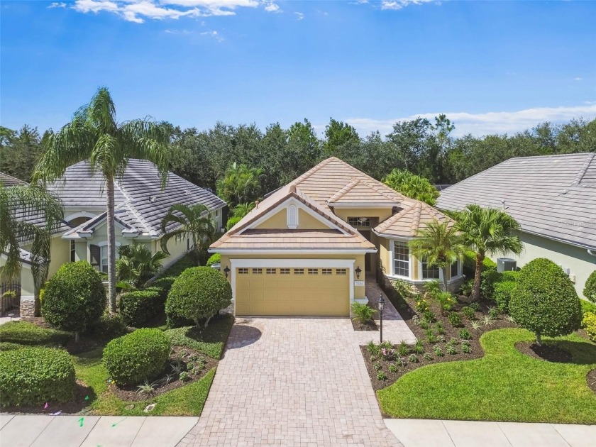 Welcome to your dream home! This beautifully maintained - Beach Home for sale in Lakewood Ranch, Florida on Beachhouse.com