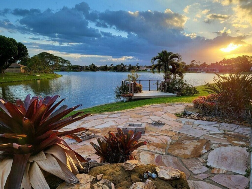 Amazing 5/3 with panoramic view on the lake. Gated community - Beach Home for sale in Wellington, Florida on Beachhouse.com