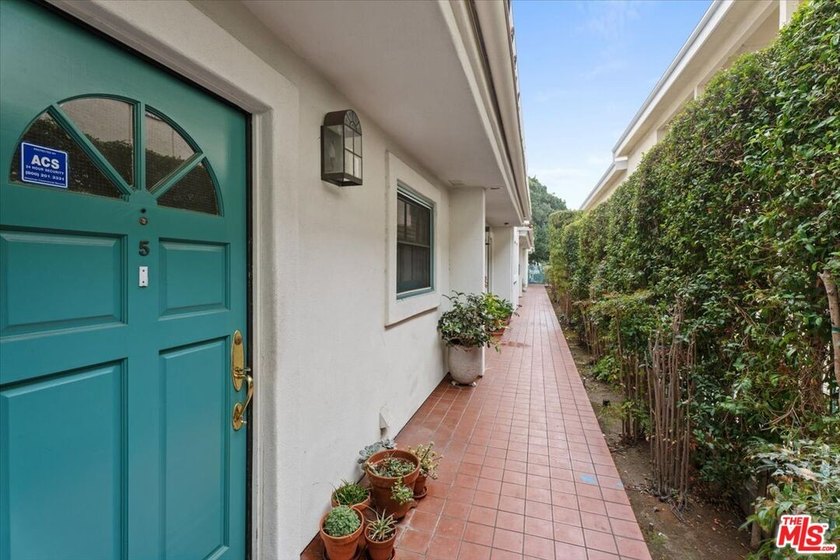 Unit is rented until November 2026 ($3,850/month). Tenant will - Beach Townhome/Townhouse for sale in Santa Monica, California on Beachhouse.com