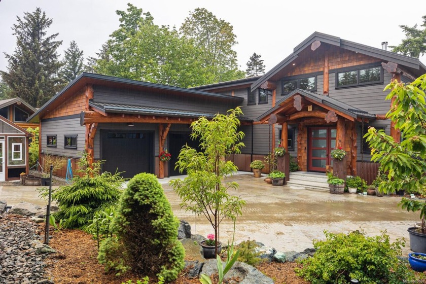 Immerse yourself in the oceanfront lifestyle with this stunning - Beach Home for sale in Campbell River,  on Beachhouse.com