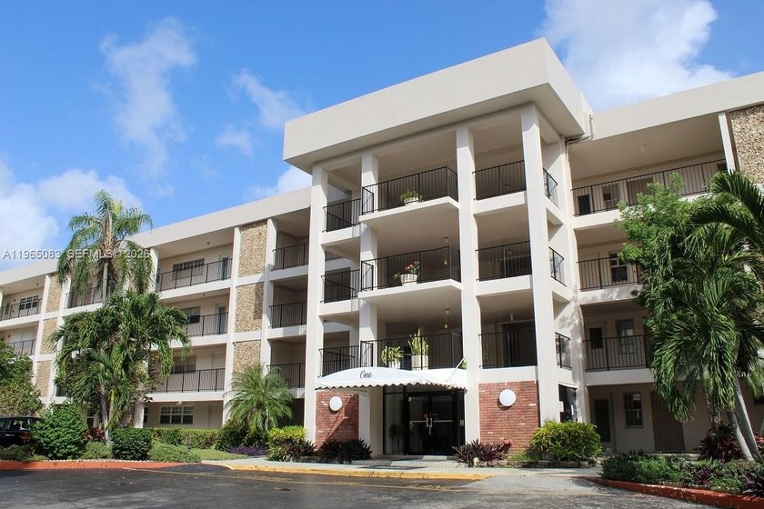 Great price for this large unit in sought after Palm Aire CC! - Beach Condo for sale in Pompano Beach, Florida on Beachhouse.com