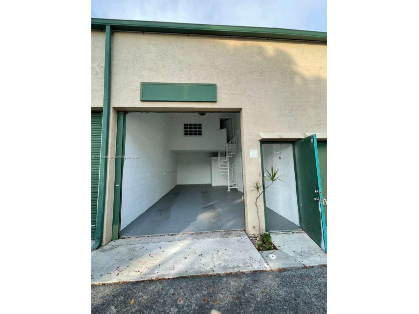 This unit has a Mezzanine with A/C perfect for an office and - Beach Commercial for sale in Pompano Beach, Florida on Beachhouse.com