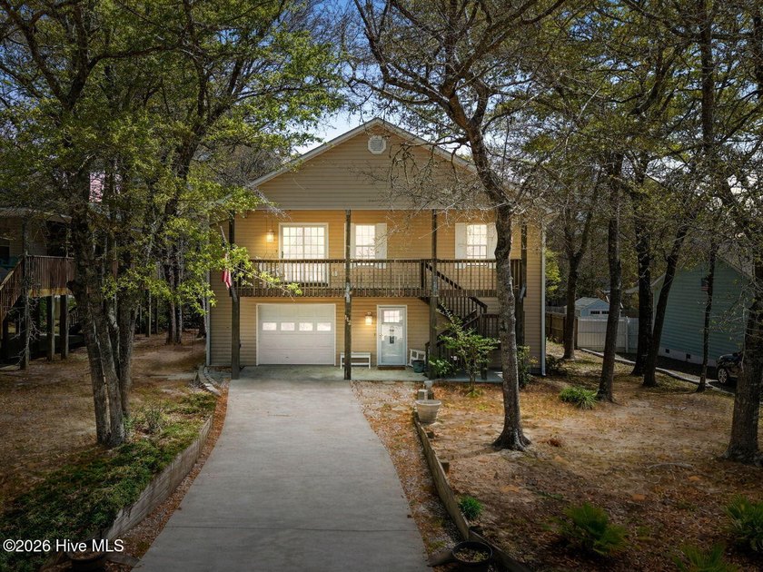 Welcome to 112 SE 12th Street on beautiful Oak Island, where - Beach Home for sale in Oak Island, North Carolina on Beachhouse.com