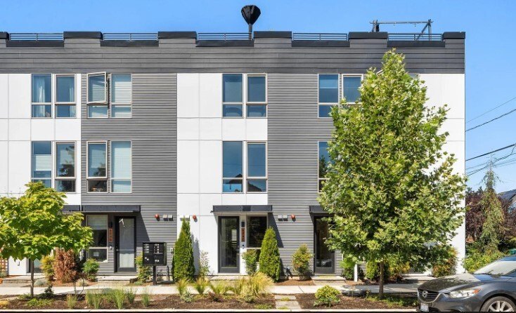 Perfect for buyer/investor. This spacious 2021-built townhome is - Beach Home for sale in Seattle, Washington on Beachhouse.com