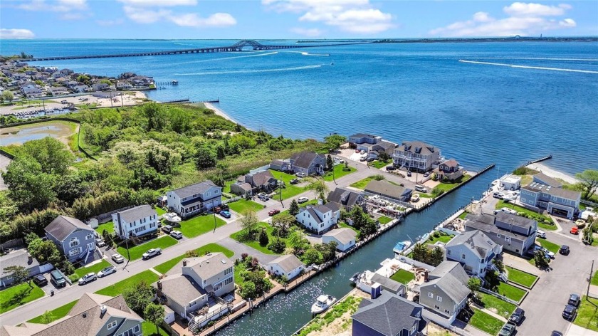 Welcome to this beautifully maintained 3-bedroom, 2.5-bath - Beach Home for sale in West Islip, New York on Beachhouse.com