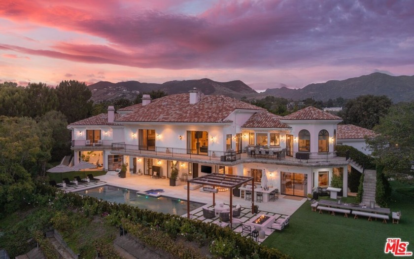 Welcome to an exceptional luxury estate where elegance meets - Beach Home for sale in Malibu, California on Beachhouse.com