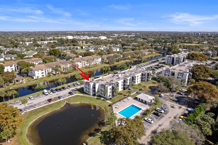 ABSOLUTELY GORGEOUS 1ST FLOOR CONDO | BREATHTAKING LAKE VIEWS | - Beach Condo for sale in Sunrise, Florida on Beachhouse.com