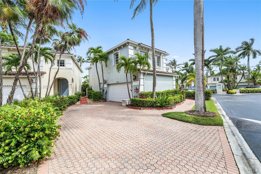 Gorgeous fully remodeled, furnished lake front house. Priced for - Beach Home for sale in Aventura, Florida on Beachhouse.com