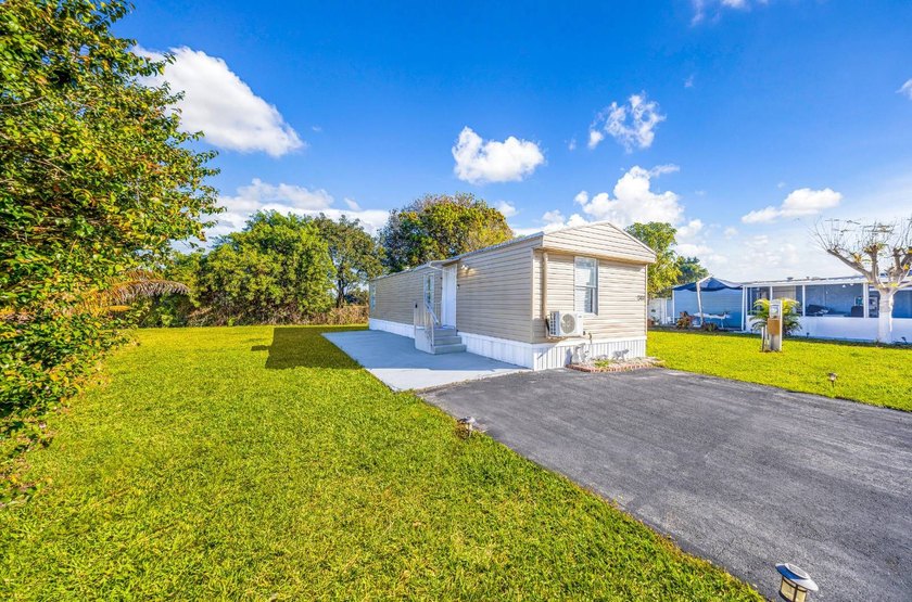 Beautifully updated 1993 manufactured 50-ft single-wide mobile - Beach Home for sale in Miramar Beach, Florida on Beachhouse.com