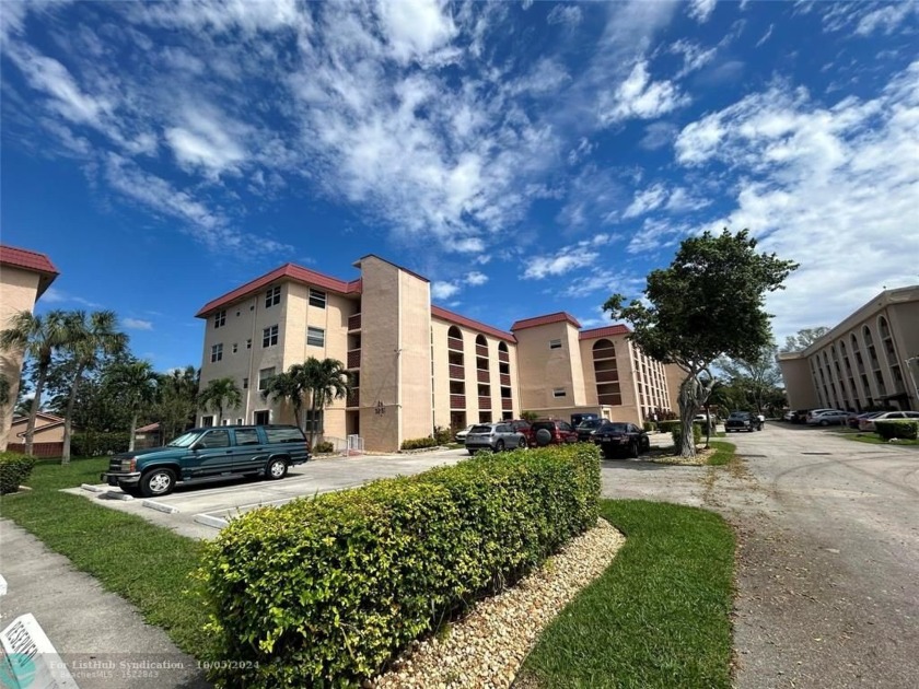 *** DO NOT MISS THIS LARGE AND  BEAUTIFUL 2/2 CORNER UNIT  CONDO - Beach Condo for sale in Margate, Florida on Beachhouse.com