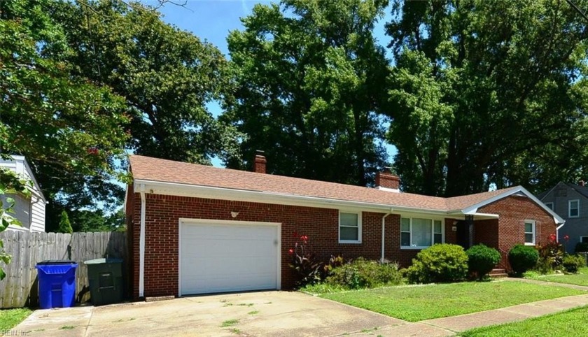 Back room can be walled w/door - would be 3rd bedroom. Washer & - Beach Home for sale in Norfolk, Virginia on Beachhouse.com