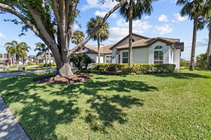 Welcome home to this gorgeous contemporary waterfront home in - Beach Home for sale in St. Petersburg, Florida on Beachhouse.com