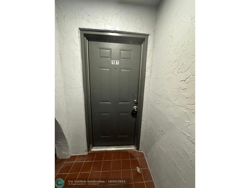 Spacious 2/2 condo. Lowest price for 2/2 in the complex!!Tile - Beach Condo for sale in West Palm Beach, Florida on Beachhouse.com