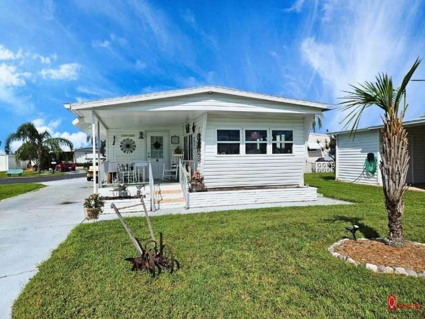 Welcome to Village on the Greens, a beautiful 55+ GATED - Beach Home for sale in Bradenton, Florida on Beachhouse.com