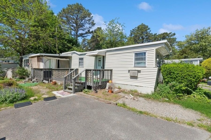 Located in a 55 and older community. Cash only purchase. No - Beach Home for sale in Riverhead, New York on Beachhouse.com