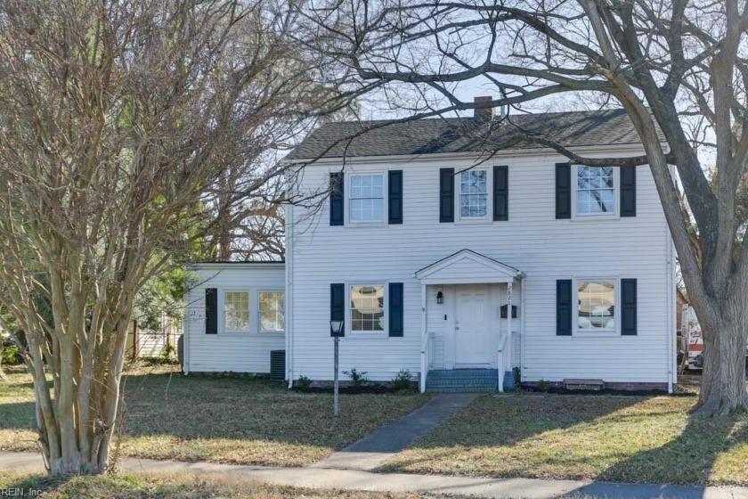 Welcome to this updated 5-bedroom, 3.5-bathroom home, centrally - Beach Home for sale in Portsmouth, Virginia on Beachhouse.com