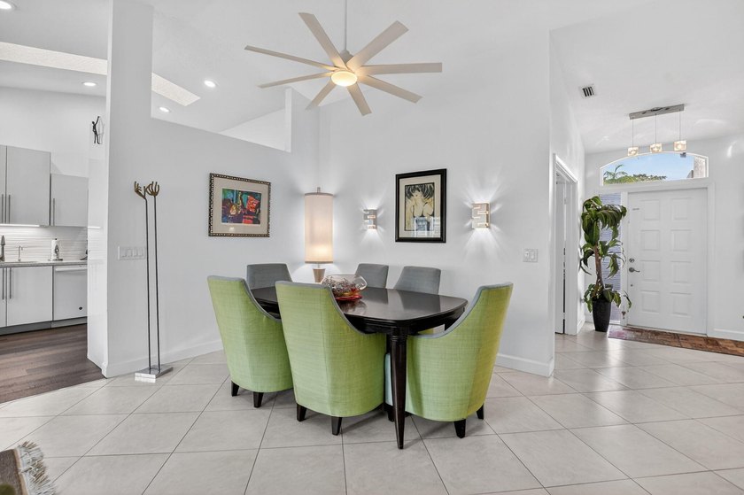 Bright and airy updated 2 bed/2 bath updated condo with an - Beach Condo for sale in Boca Raton, Florida on Beachhouse.com