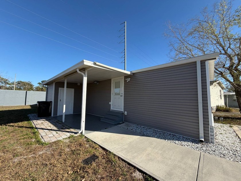 Welcome to this beautifully updated 2-bedroom, 1.5-bathroom home - Beach Home for sale in Tampa, Florida on Beachhouse.com