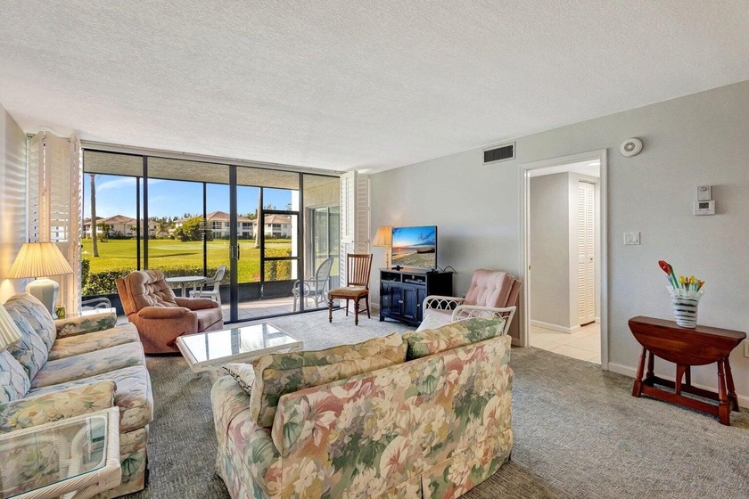 Welcome to Paradise! This 2 bedroom, 2 bath condo has great golf - Beach Condo for sale in Fort Pierce, Florida on Beachhouse.com