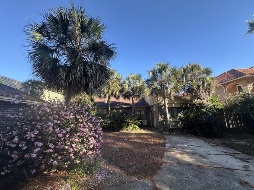 ONE ACRE LOT ON THE BAY IN DESTIN - these properties do not come - Beach Home for sale in Destin, Florida on Beachhouse.com