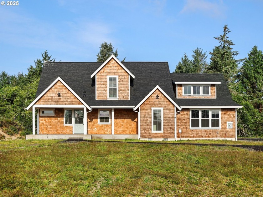 Discover Coastal Living in Warrenton's Premier Lakeside - Beach Home for sale in Warrenton, Oregon on Beachhouse.com