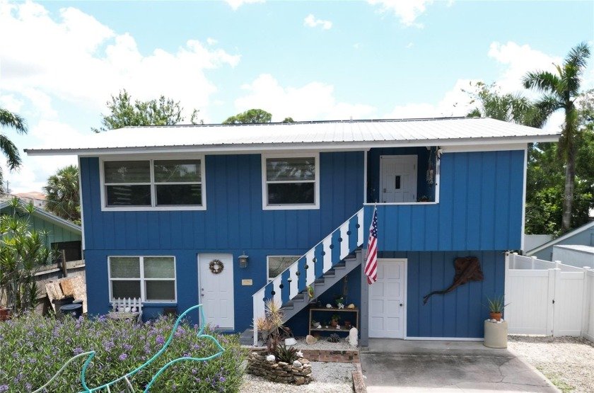 Significant Price Adjustment - MOTIVATED SELLER. Coastal Living - Beach Home for sale in Nokomis, Florida on Beachhouse.com