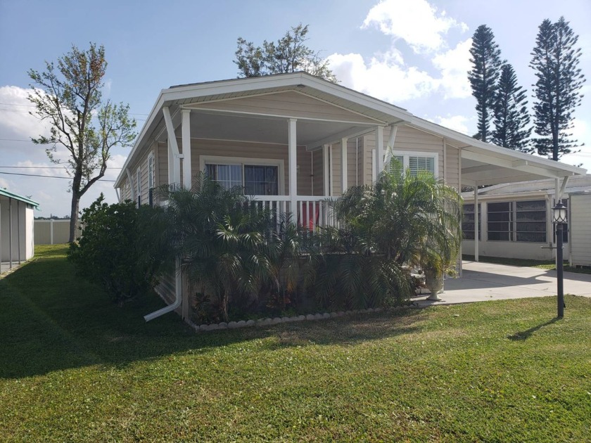 Lots of elbow room in this newer 2 bedroom 2 bath. Spacious - Beach Home for sale in Ruskin, Florida on Beachhouse.com