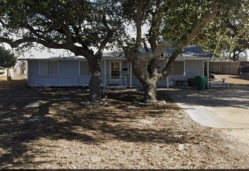 Just reduced! Fixer-upper with huge potential and a VERY - Beach Home for sale in Aransas Pass, Texas on Beachhouse.com