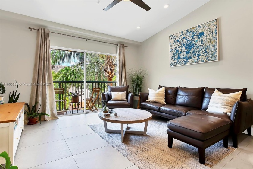 Coastal living in style in this top floor corner unit - Beach Condo for sale in Fort Lauderdale, Florida on Beachhouse.com