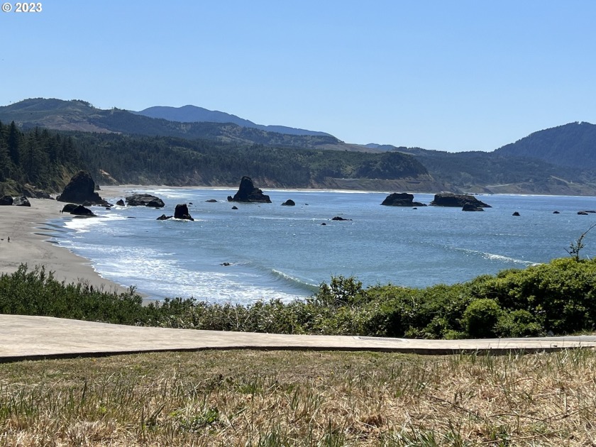 PACIFIC OCEAN AND BATTLE ROCK BEACH ARE AT YOUR DOORSTEP. This - Beach Commercial for sale in Port Orford, Oregon on Beachhouse.com