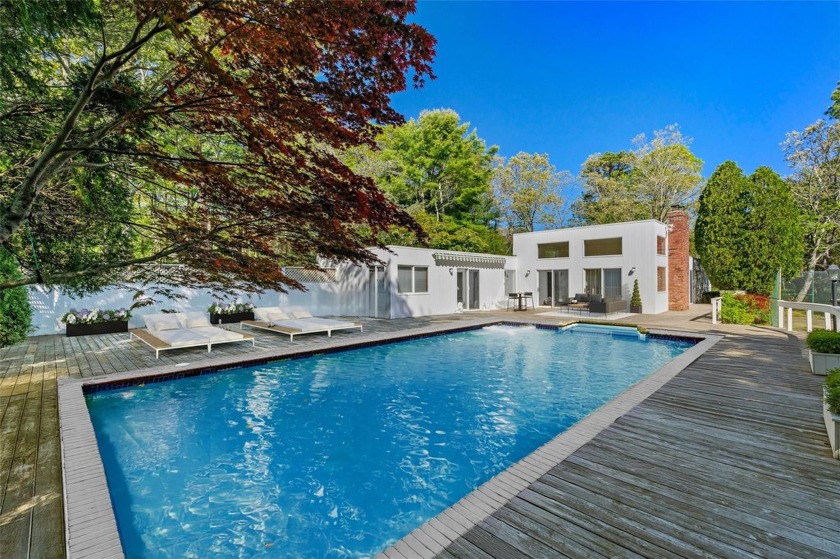 Welcome to your own private paradise in the heart of Quogue!
 - Beach Home for sale in Quogue, New York on Beachhouse.com