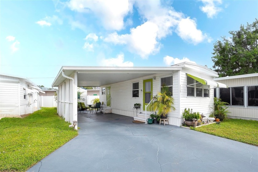 Under contract-accepting backup offers. A sweet little package - Beach Home for sale in Sarasota, Florida on Beachhouse.com