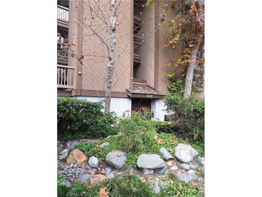 This unit FEATURES!!! more floorplan amenities and comforts than - Beach Condo for sale in El Segundo, California on Beachhouse.com