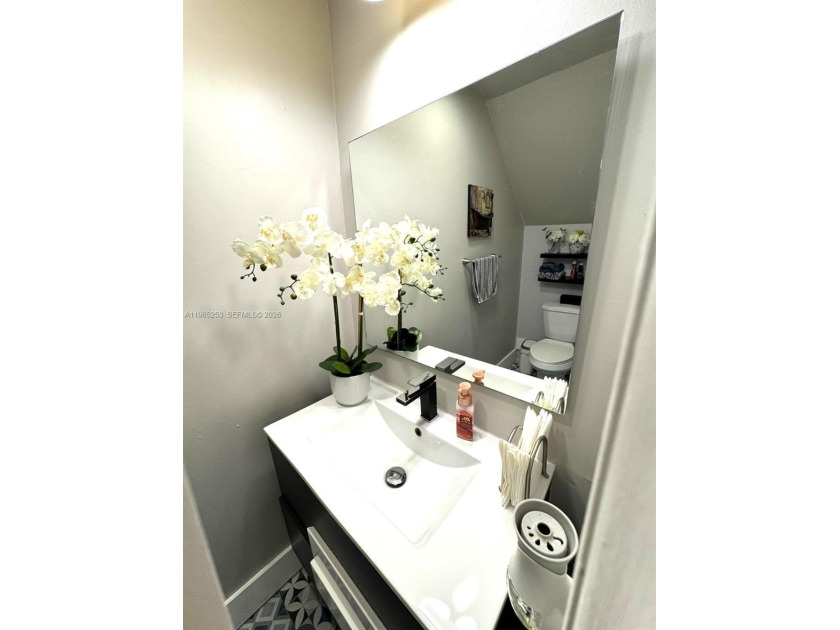 Remodeled 4bdrm/2.5 bathroom with lake view.  Enjoy peace of - Beach Home for sale in Sunrise, Florida on Beachhouse.com